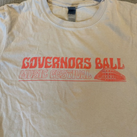 Gov Ball 2021 Red Skyline Tan Tee - Picture 2 of 6